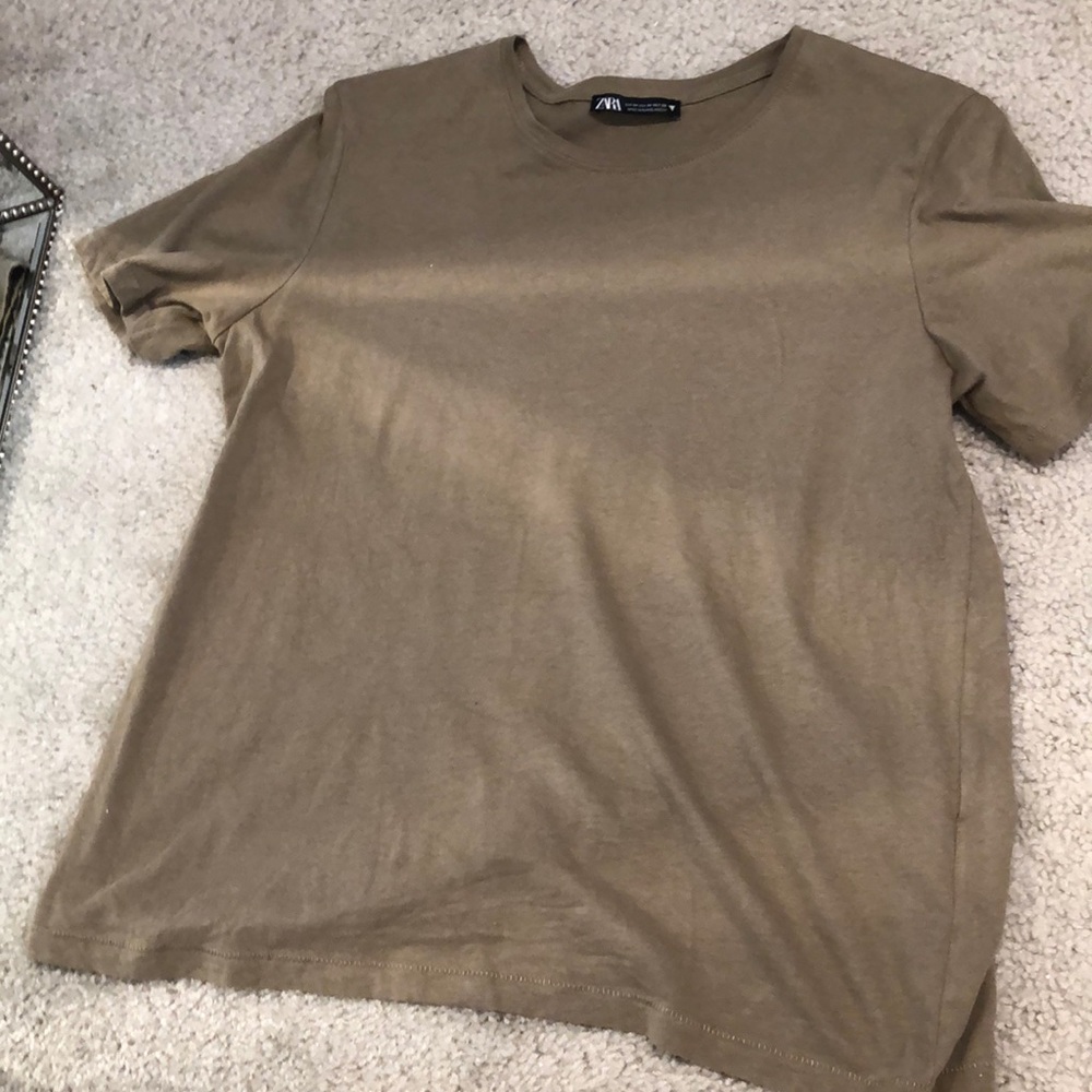 Zara t-shirt fits like a small